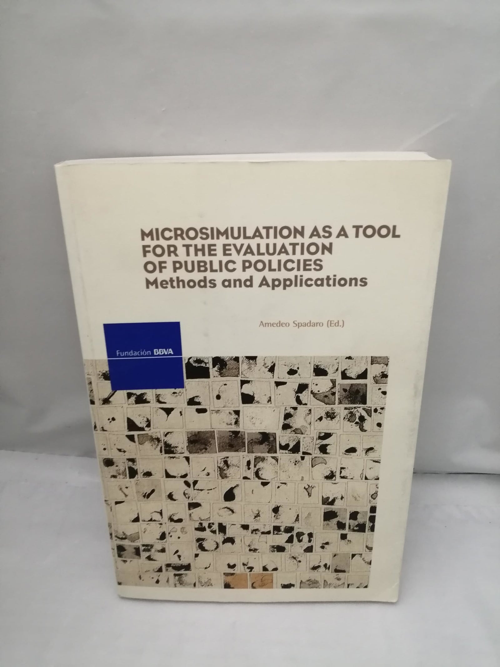 Microsimulation as a tool for the evaluation of public policies: methods and applications