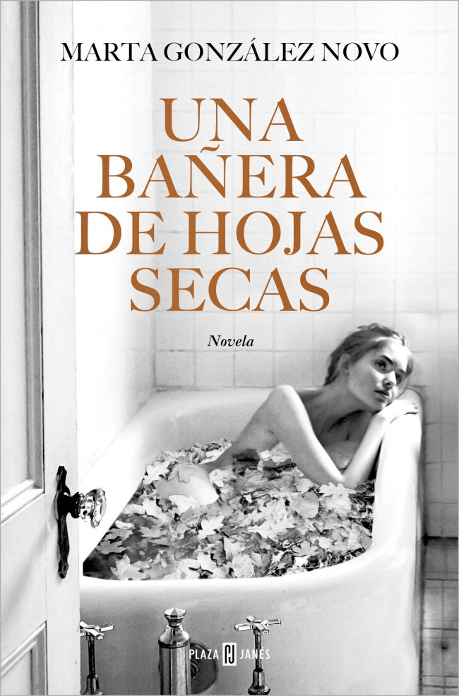Una bañera de hojas secas