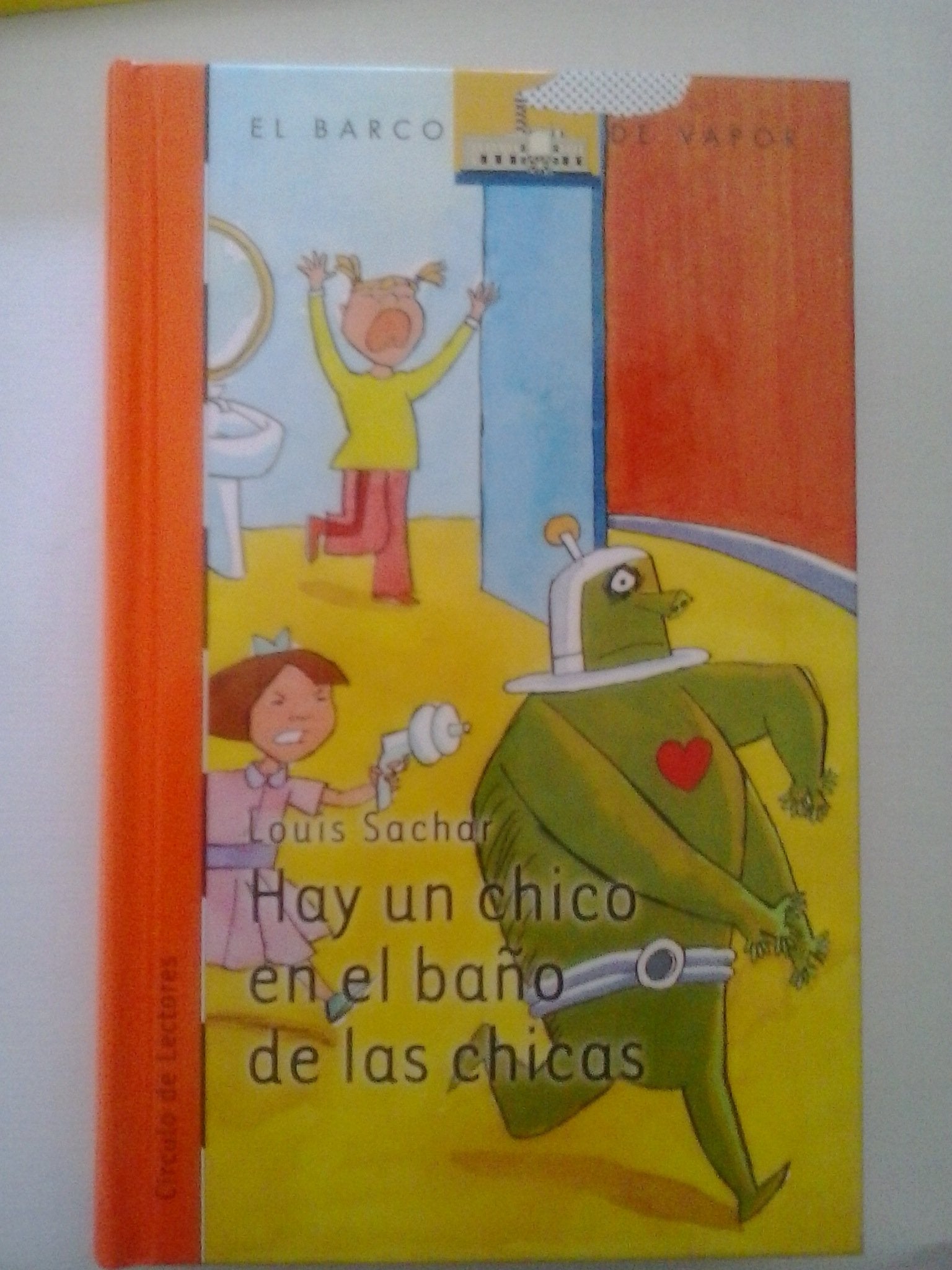 Hay Un Chico En El Baño De Las Chicas