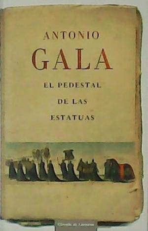 El Pedestal De Las Estatuas