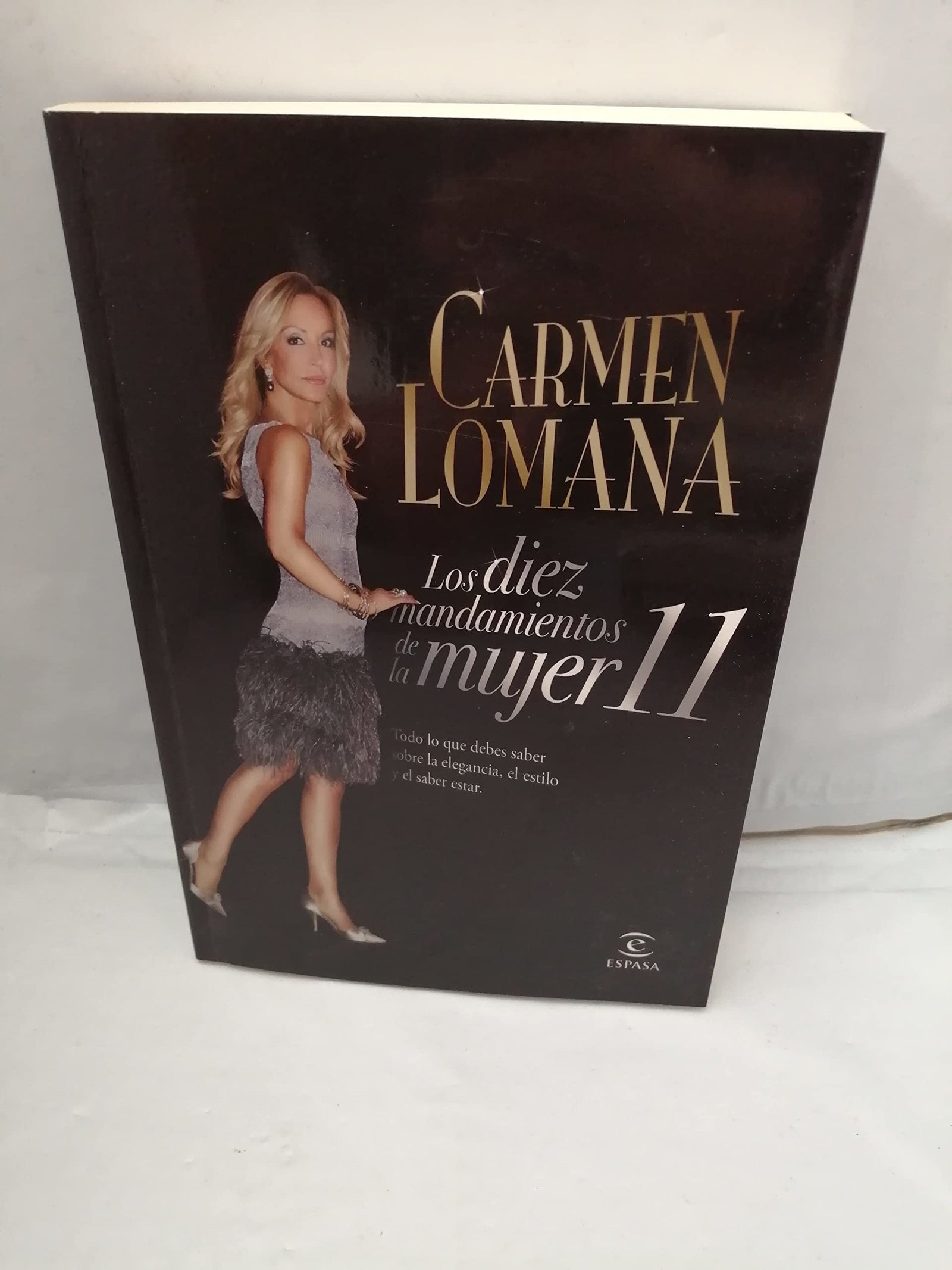 Los diez mandamientos de la mujer 11: Todo lo que debes saber sobre la elegancia, el estilo y el saber estar. (ONE SHOT)