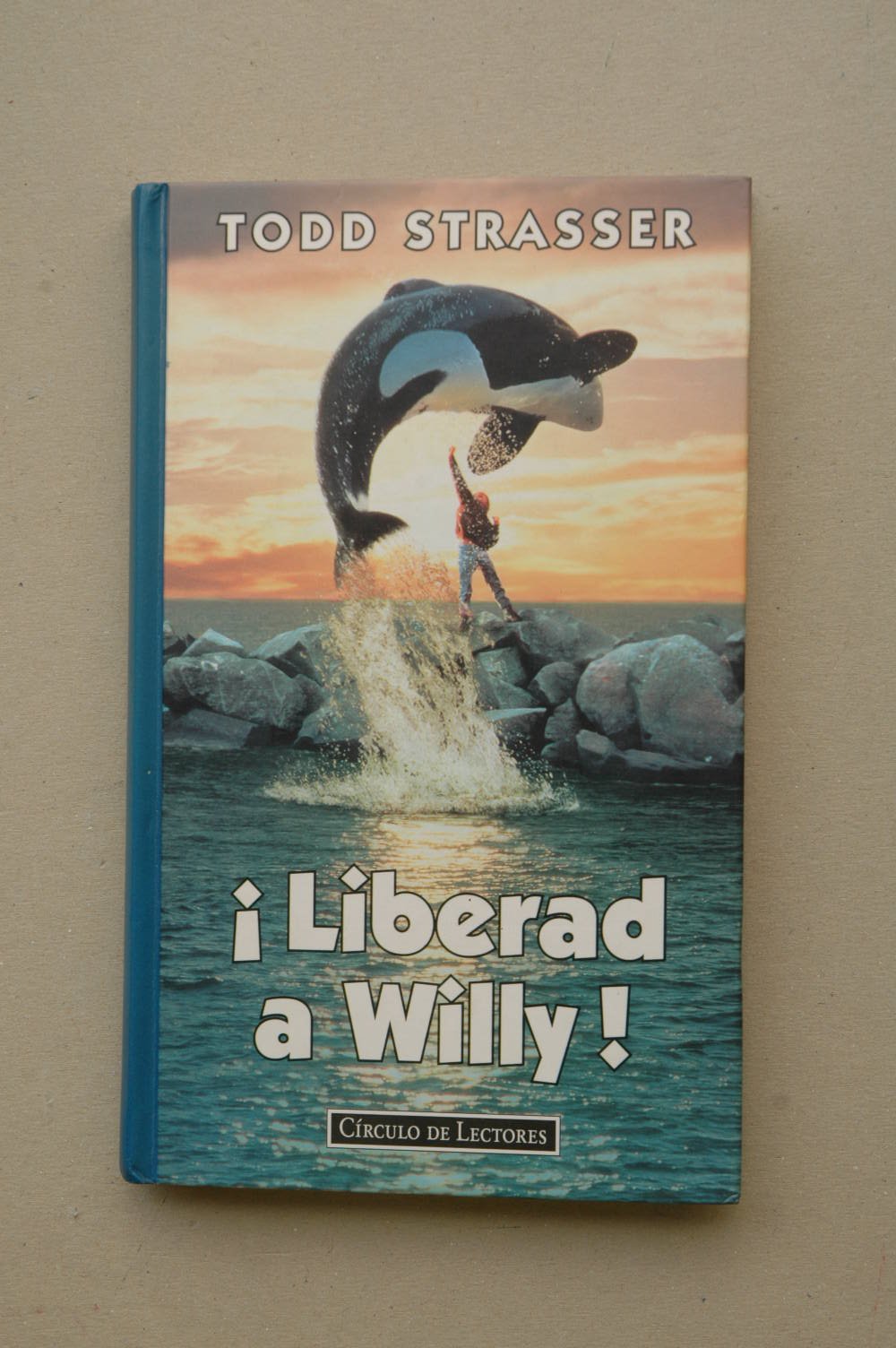 ¡Liberad a Willi! / Todd Strasser ; traducción de Marta Pérez]