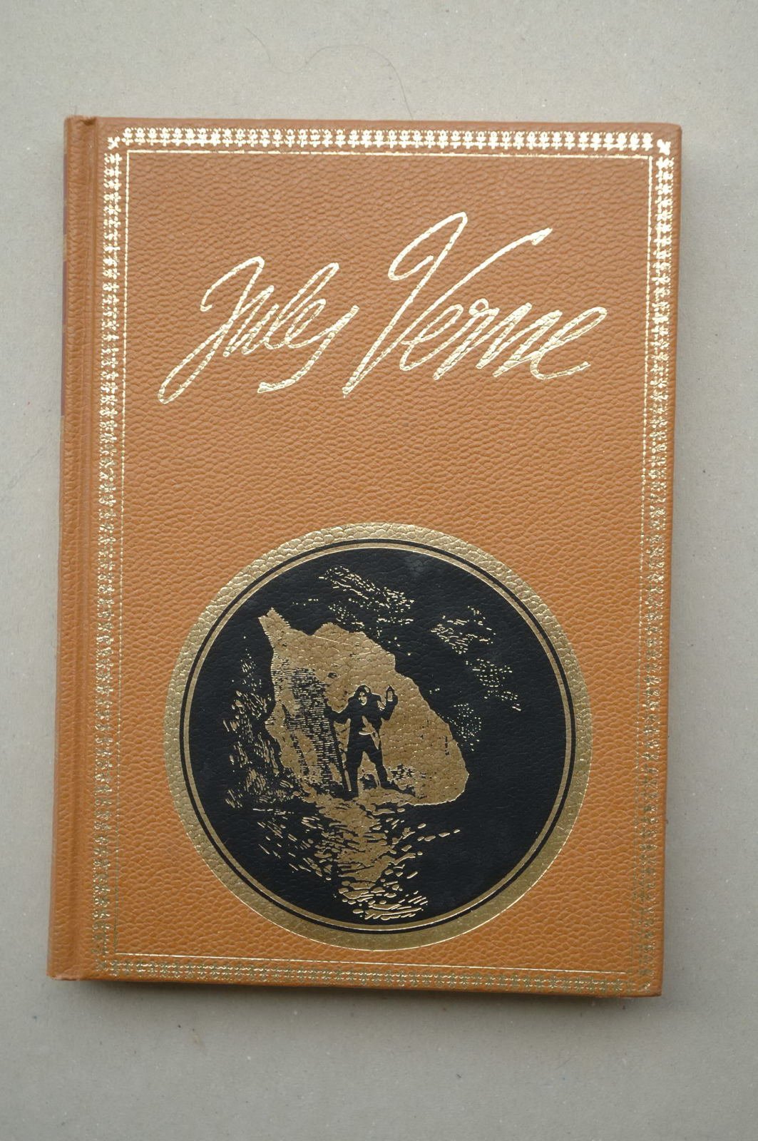 Viaje al centro de La Tierra / Julio Verne