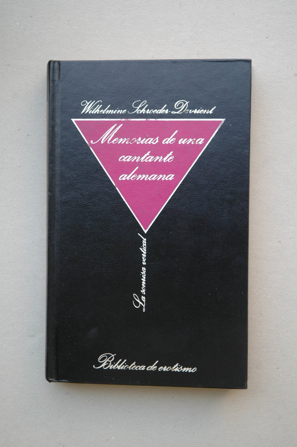 Memorias de una cantante alemana / Wilhelmine Sachroeder-Devrient ; prólogo de Guillaume Apolinaire ; traducción Antonio Escohotado