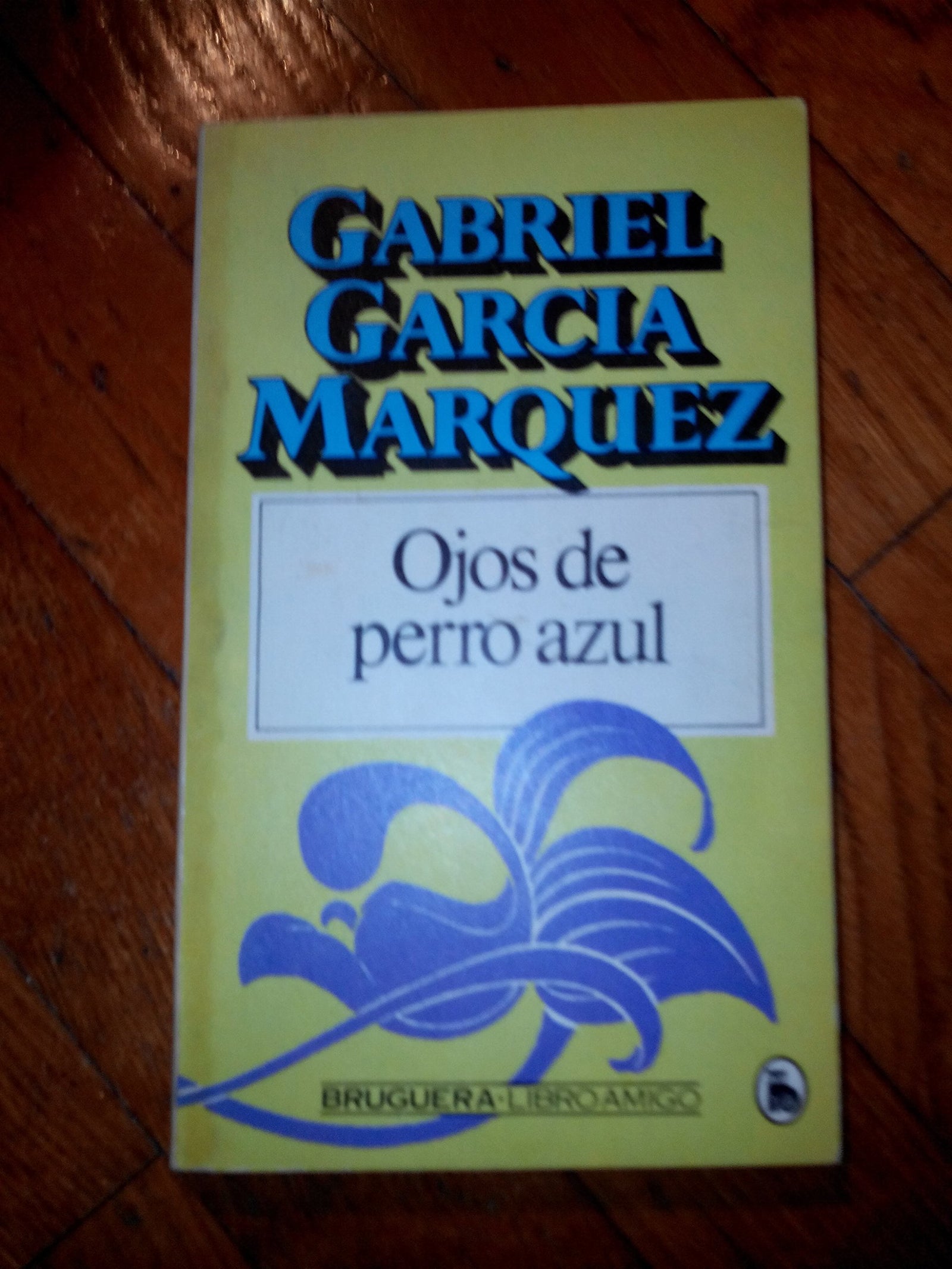 Ojos de perro azul