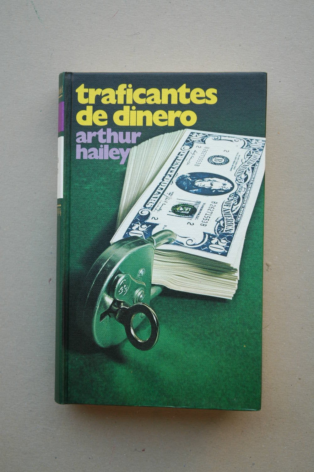 TRAFICANTES DE DINERO.