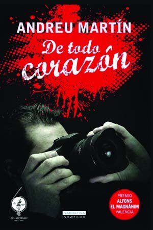 De todo corazón: Un cadáver, un asesino y muchos sospechosos (Narrativa)