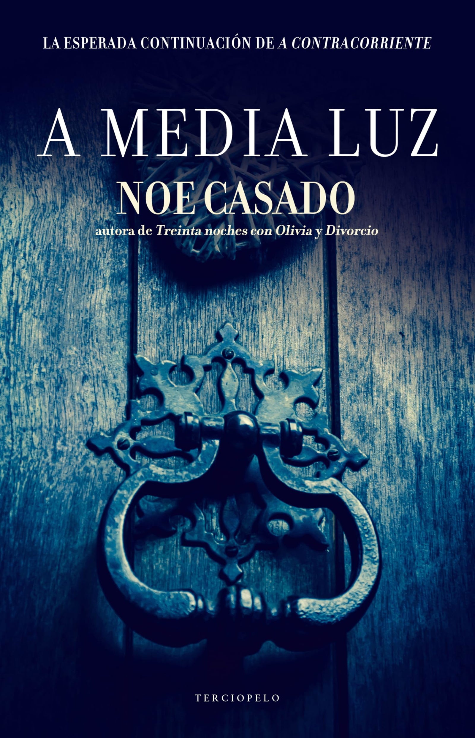 A media luz (Terciopelo)