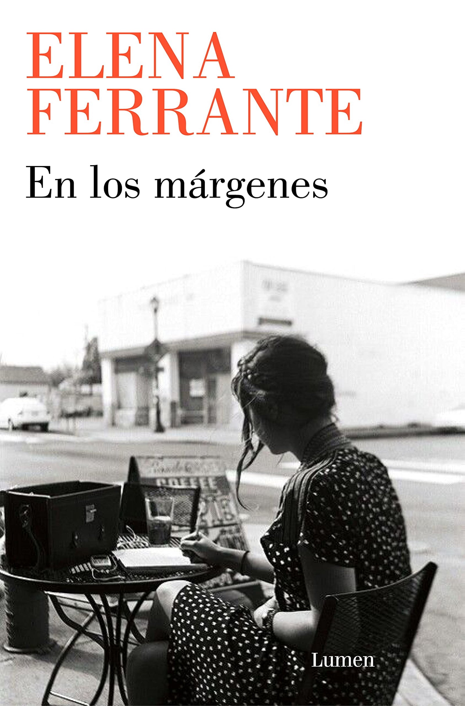 En los márgenes: Sobre el placer de leer y escribir (Ensayo)