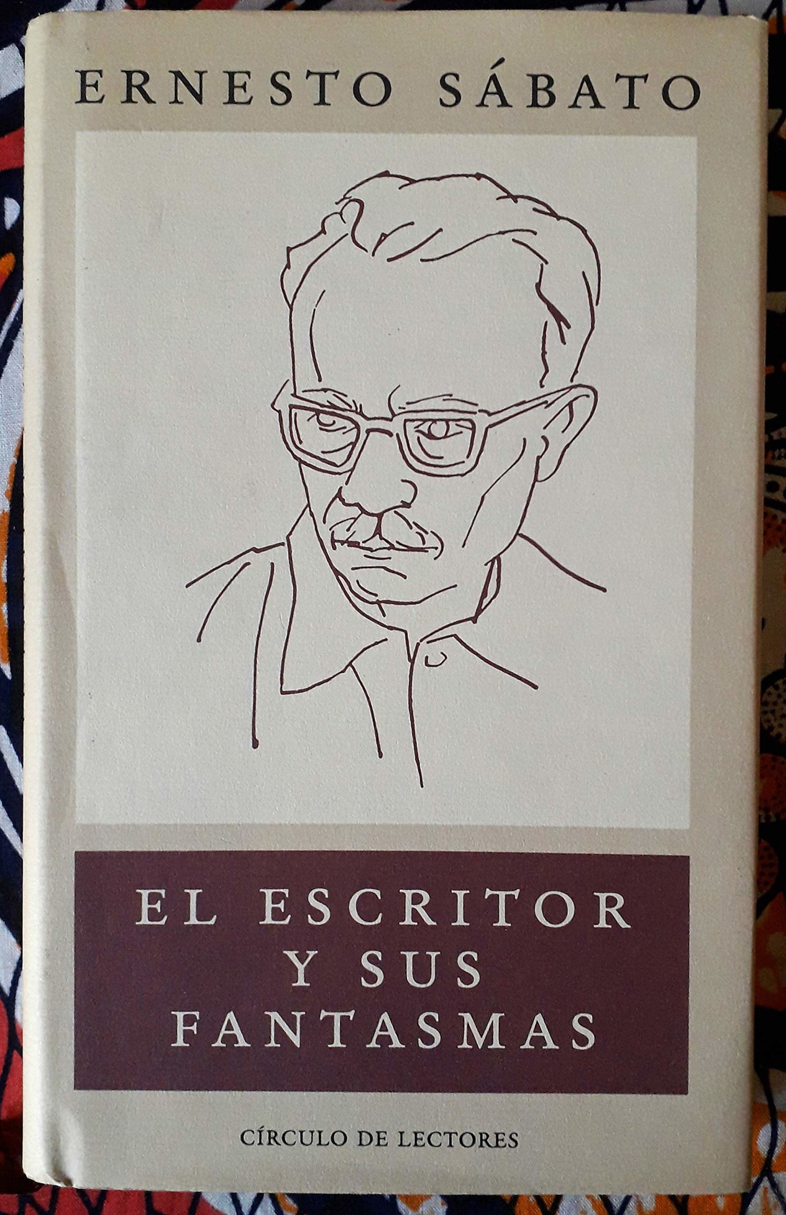 EL ESCRITOR Y SUS FANTASMAS