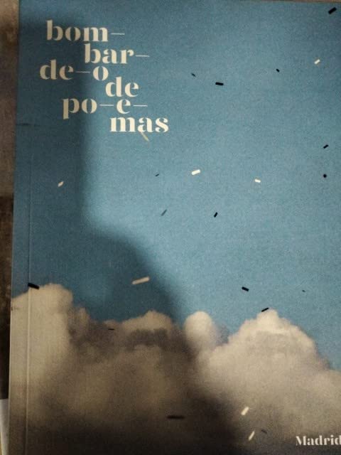 BOMBARDEO DE POEMAS