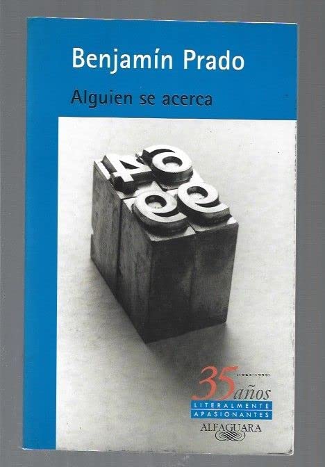 ALGUIEN SE ACERCA