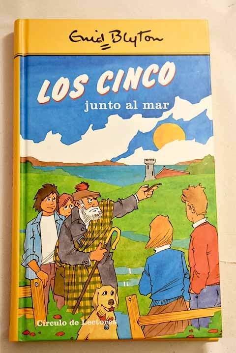 Los cinco junto al mar