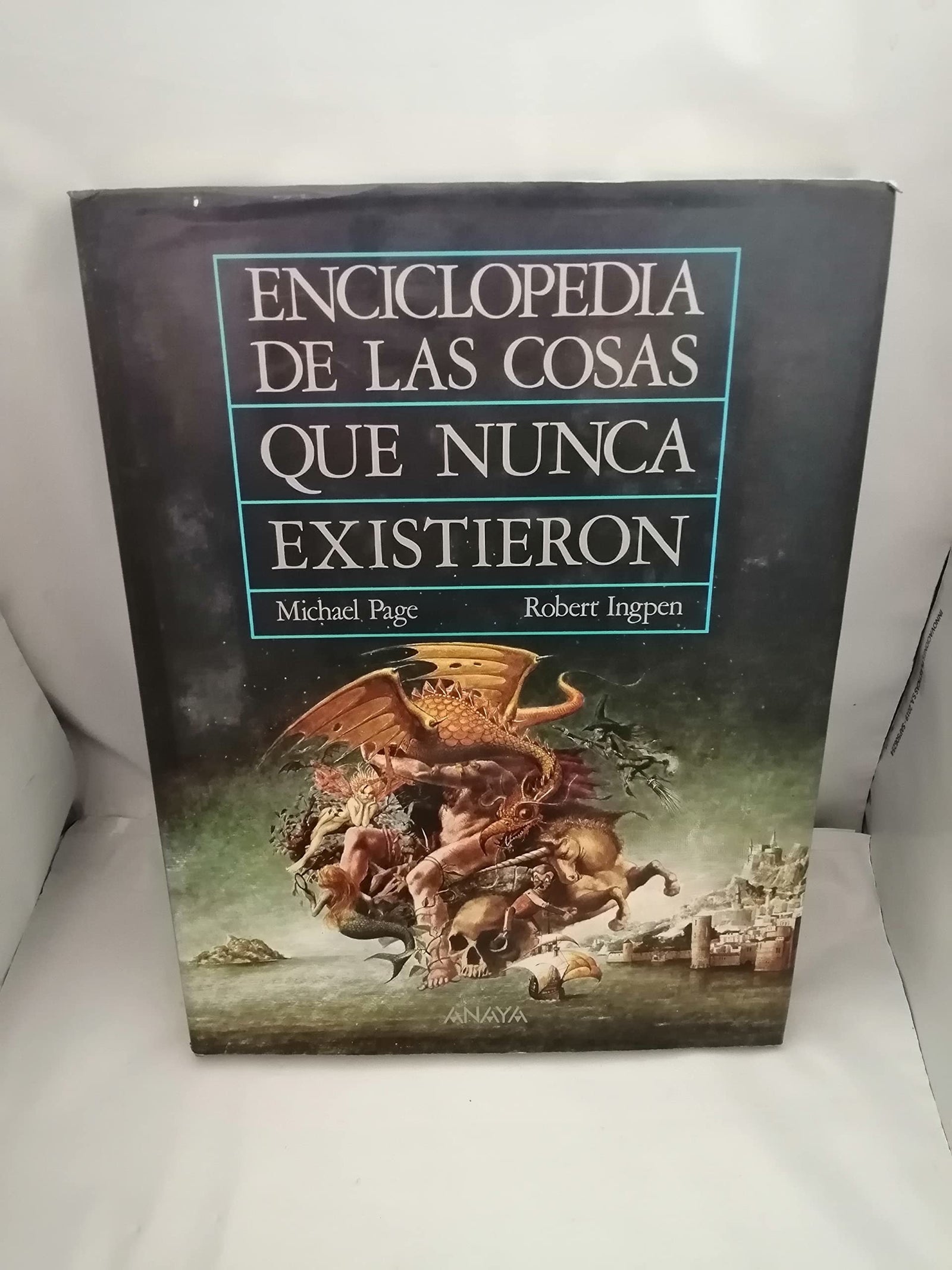 Enciclopedia de las cosas que nunca existieron / Encyclopedia of Things that never Existed (Cuentos, Mitos Y Libros-regalo)