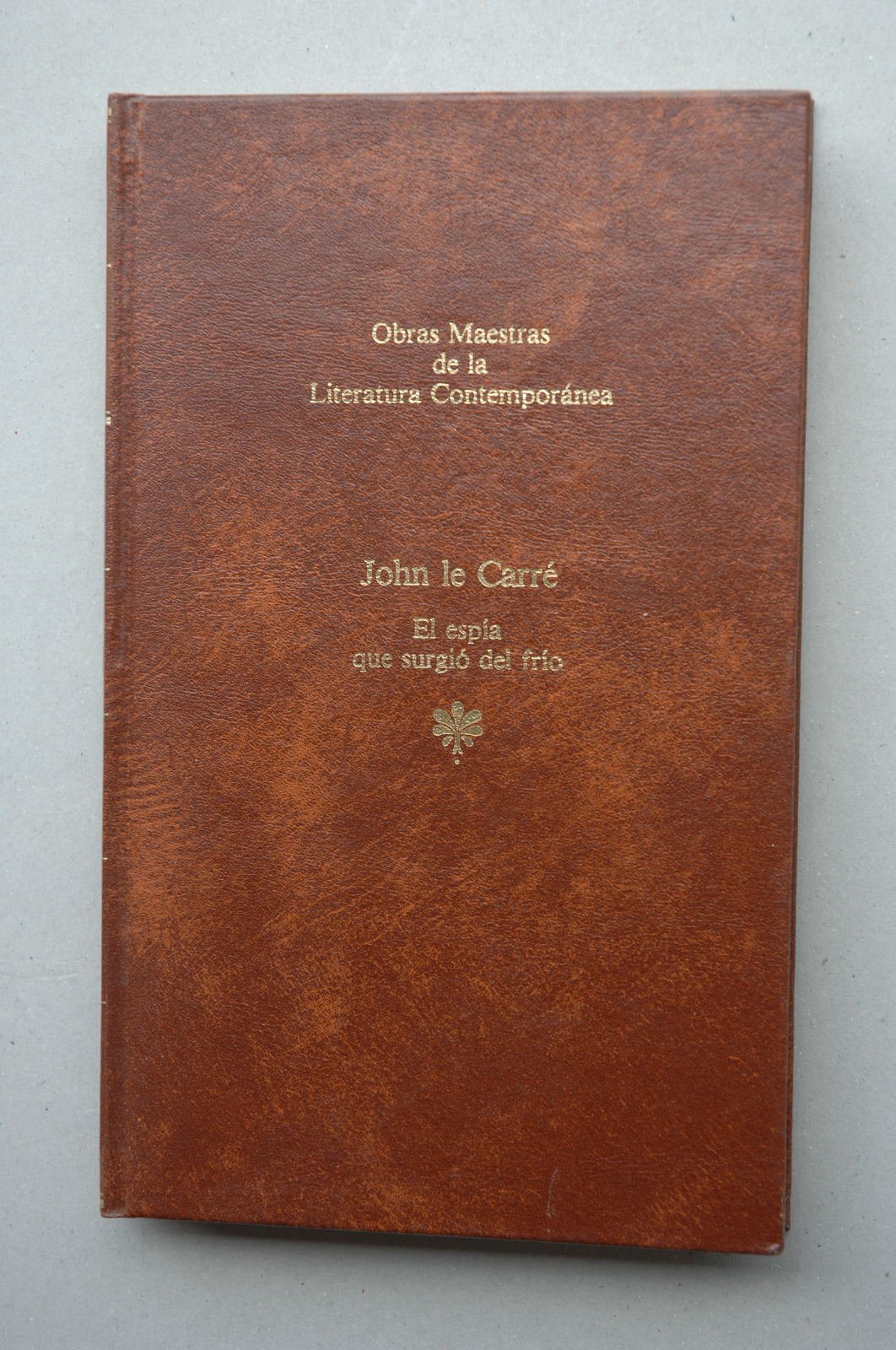 El espía que surgió del frío / John Le Carré ; traducción de Nieves Morón