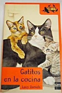 Gatitos en la cocina (