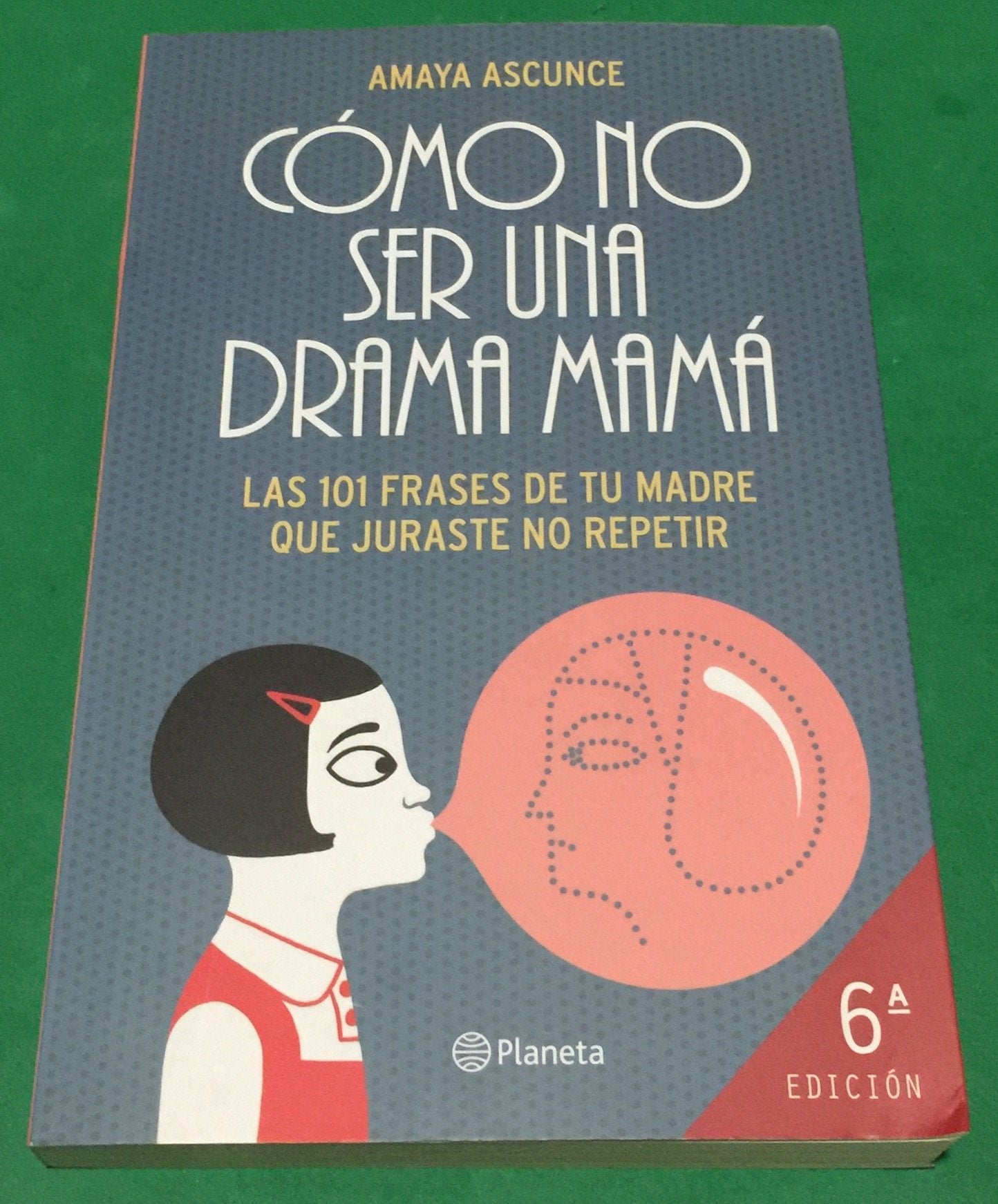 Cómo no ser una drama mamá: Las 101 frases de tu madre que juraste no repetir (Planeta)