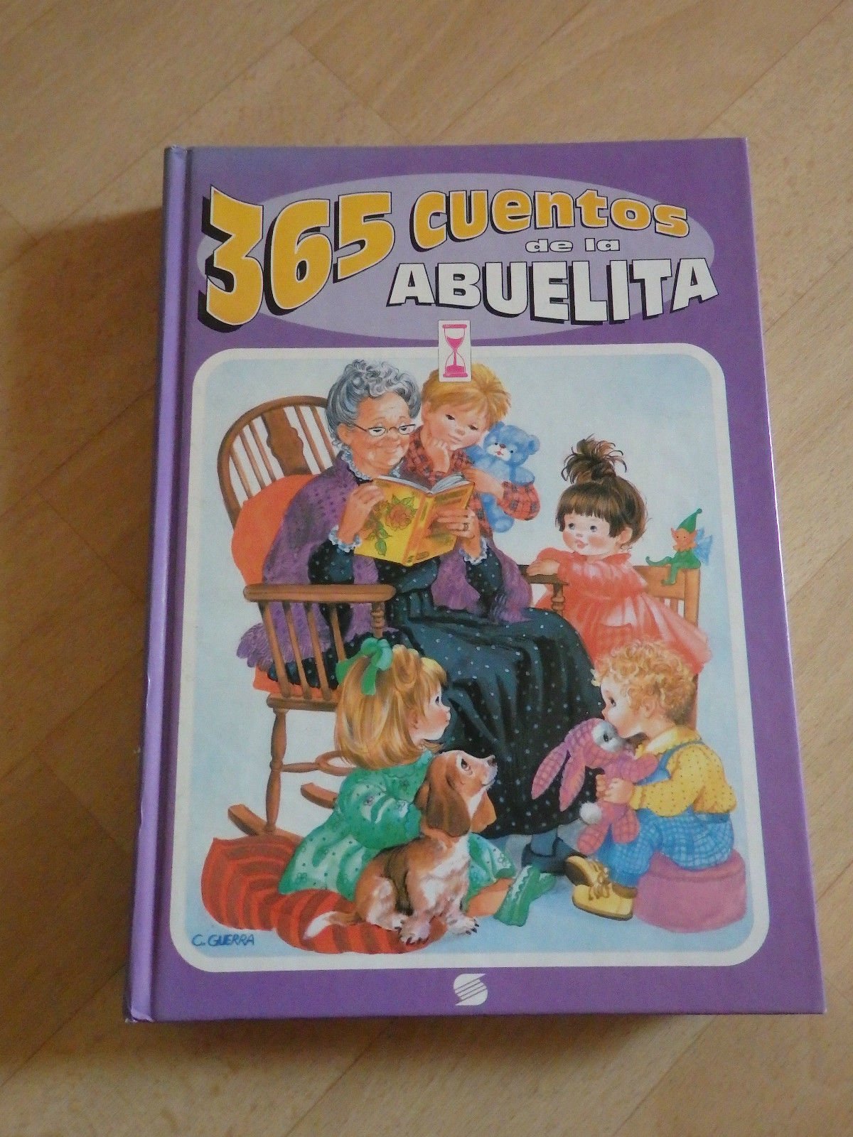365 Cuentos De La Abuelita/365 Grandmother Fairy Tales (Where Little Girls Rescue Themselves of Evil)