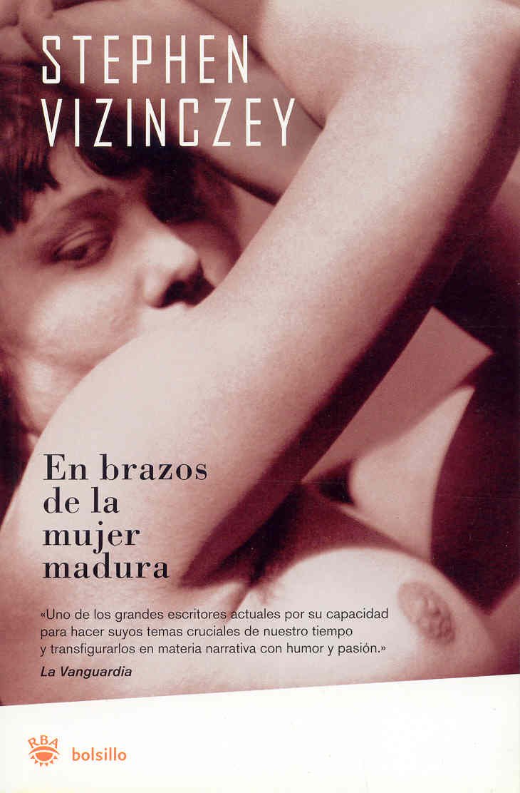 En brazos de la mujer madura