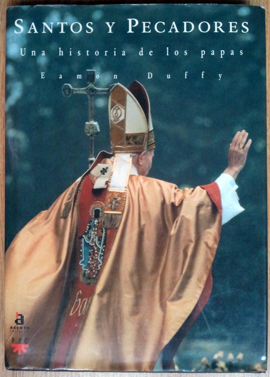 Santos y pecadores (una historia de los papas)