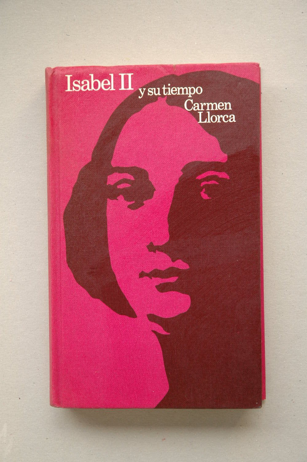 Isabel II y su tiempo / Carmen Llorca ; ilustración de la cub. de Yzquierdo