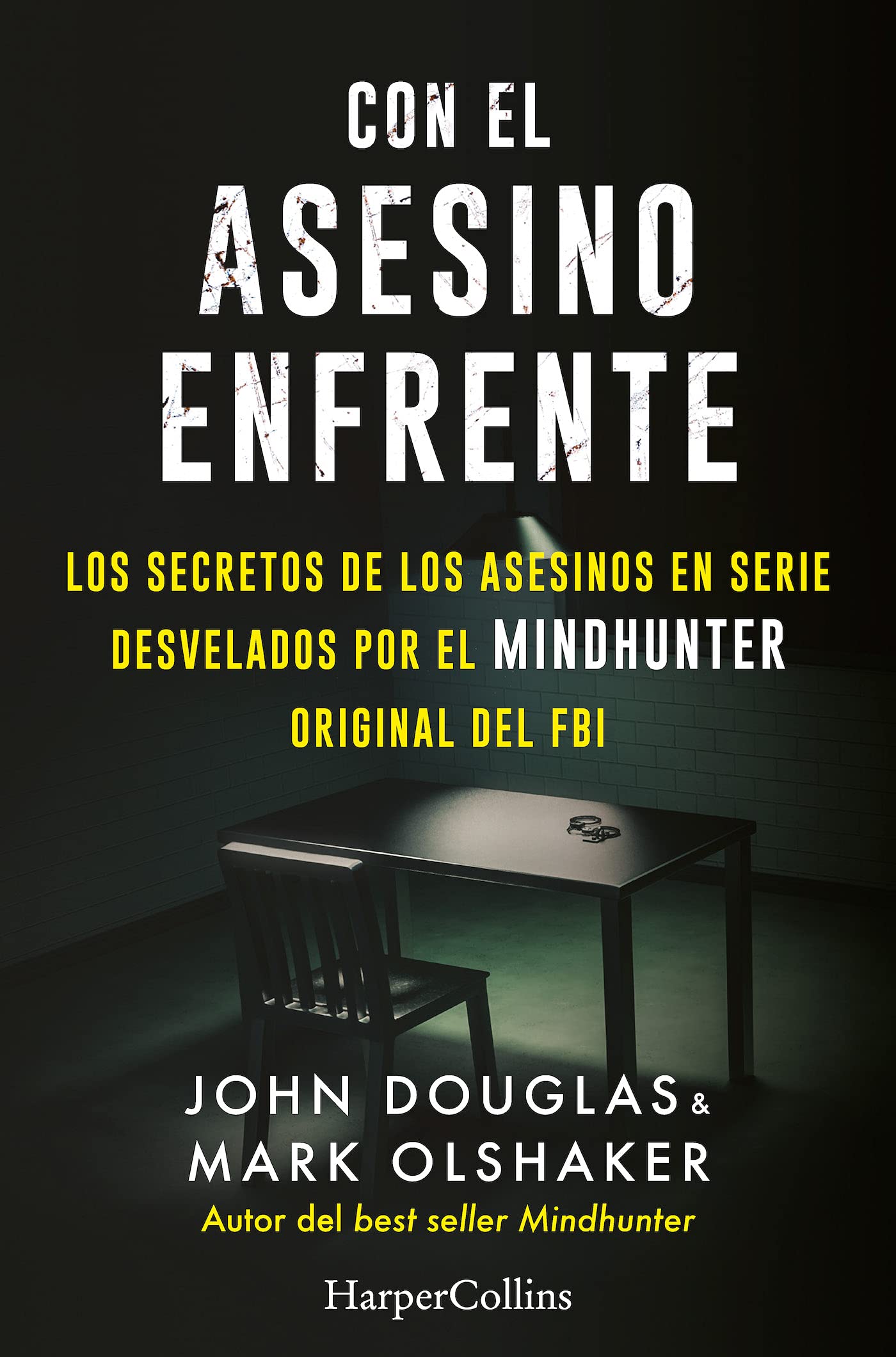 con El Asesino enfrente (HARPERCOLLINS NF)