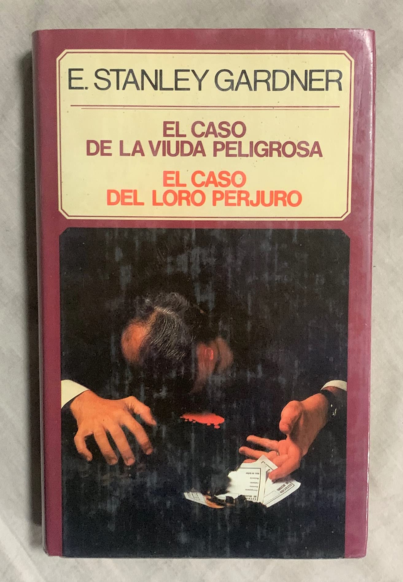EL CASO DE LA VIUDA PELIGROSA - EL CASO DEL LORO PERJURO