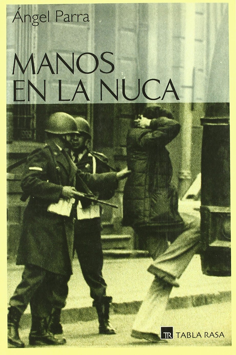 Manos en la nuca