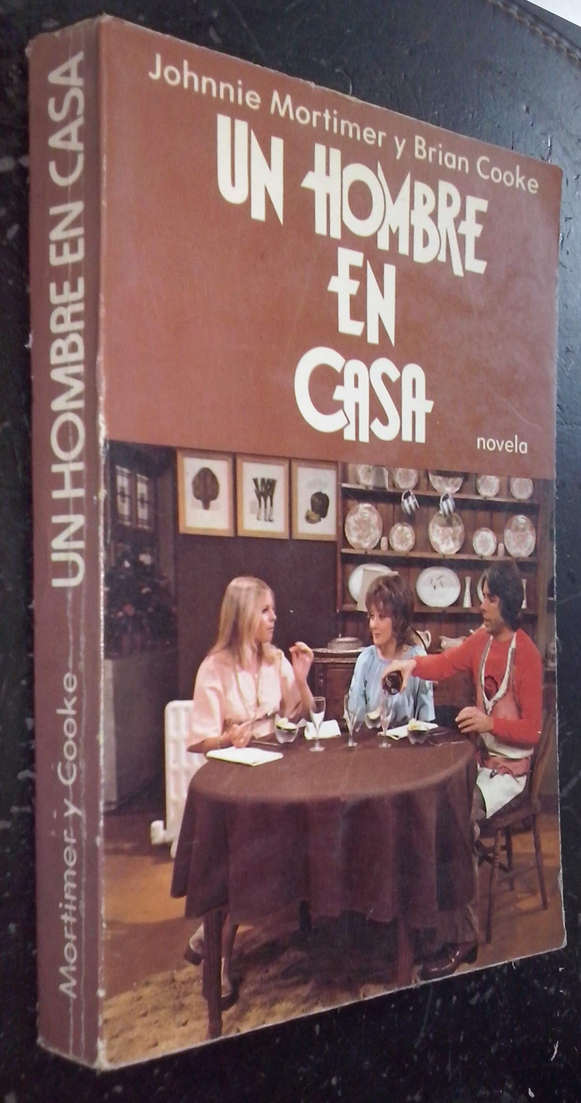 UN HOMBRE EN CASA