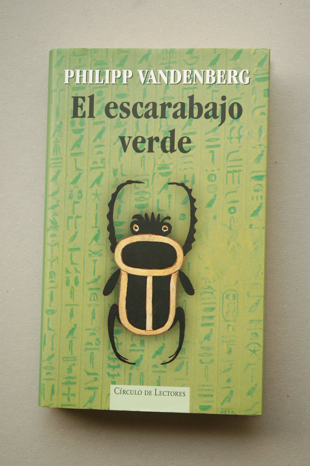 El escarabajo verde / Philipp Vandenberg ; traducción de Joaquín Adsuar