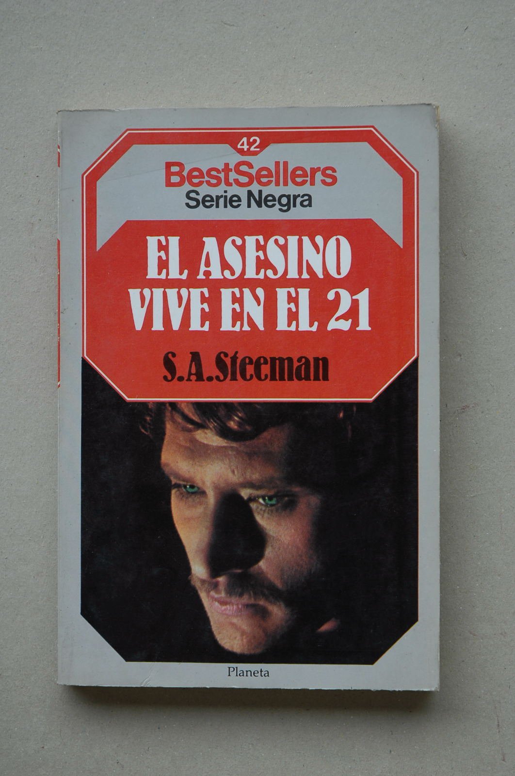 Asesino vive en el 21, el