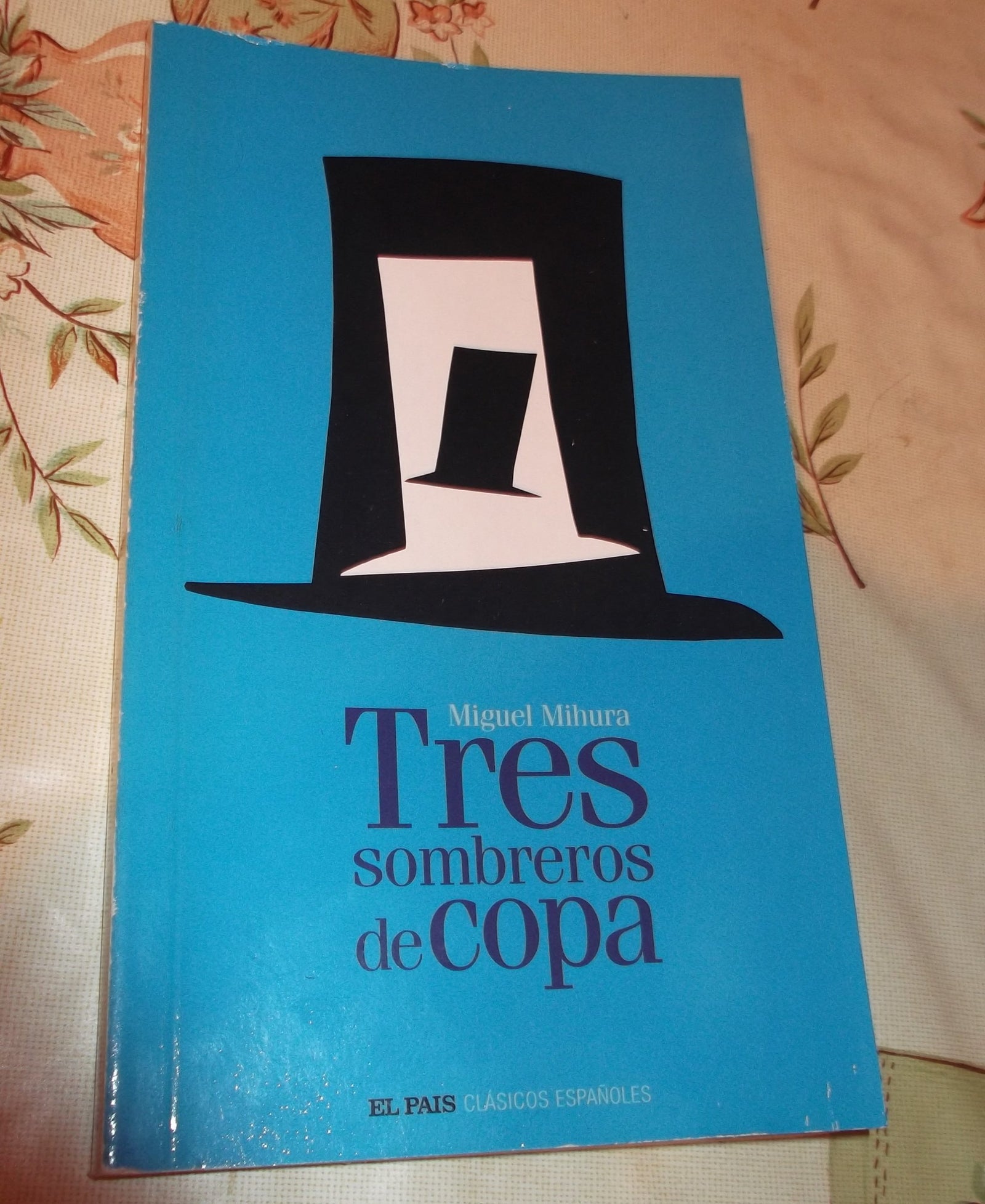 Tres sombreros de copa