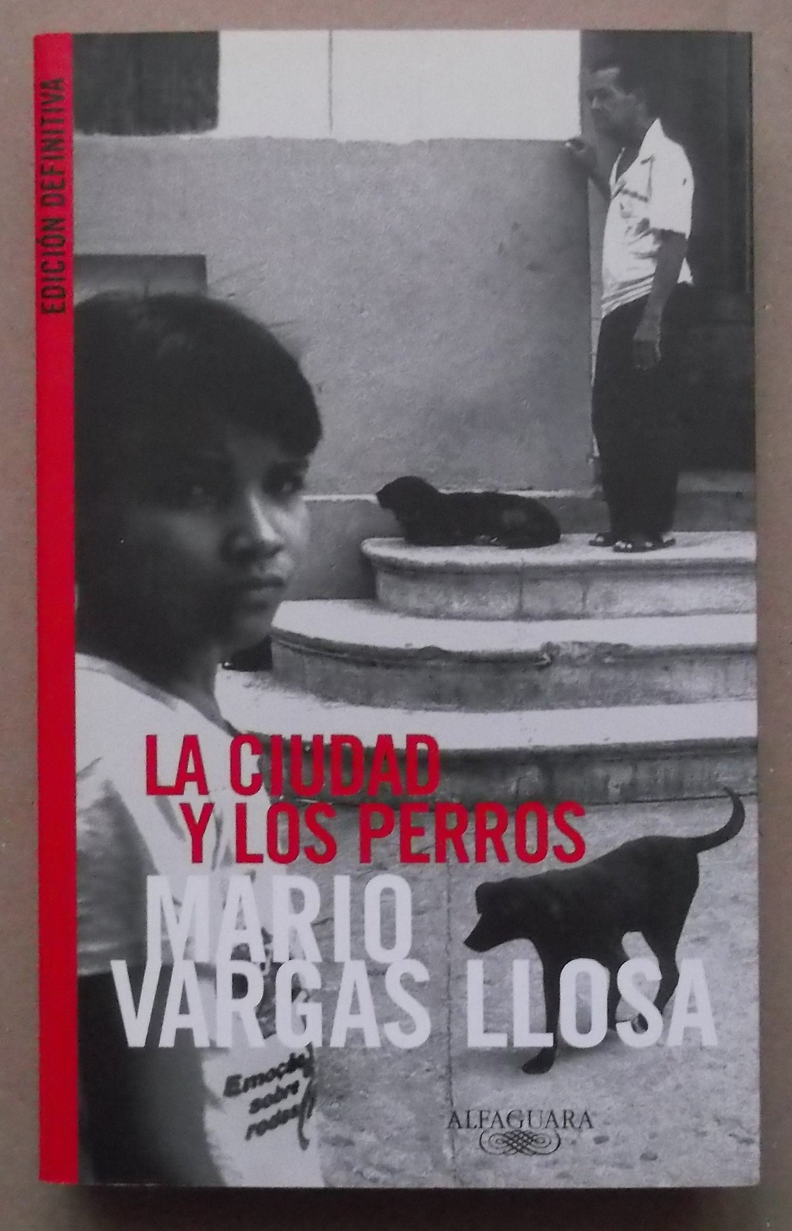 LA CIUDAD Y LOS PERROS - BVLL (BIBLIOTECA VARGAS LLOSA)