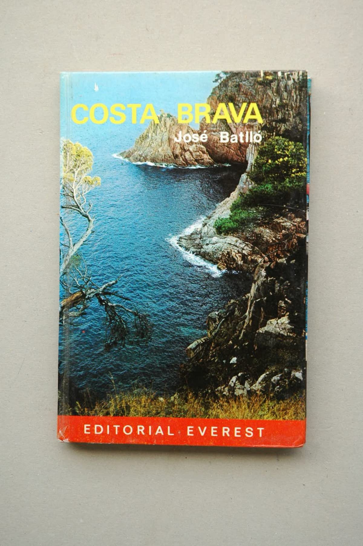 Costa Brava / José Batló ; fotografías Josip Ciganovic, Catalá Roca, Sebastián Martí Calvo... [et al.]