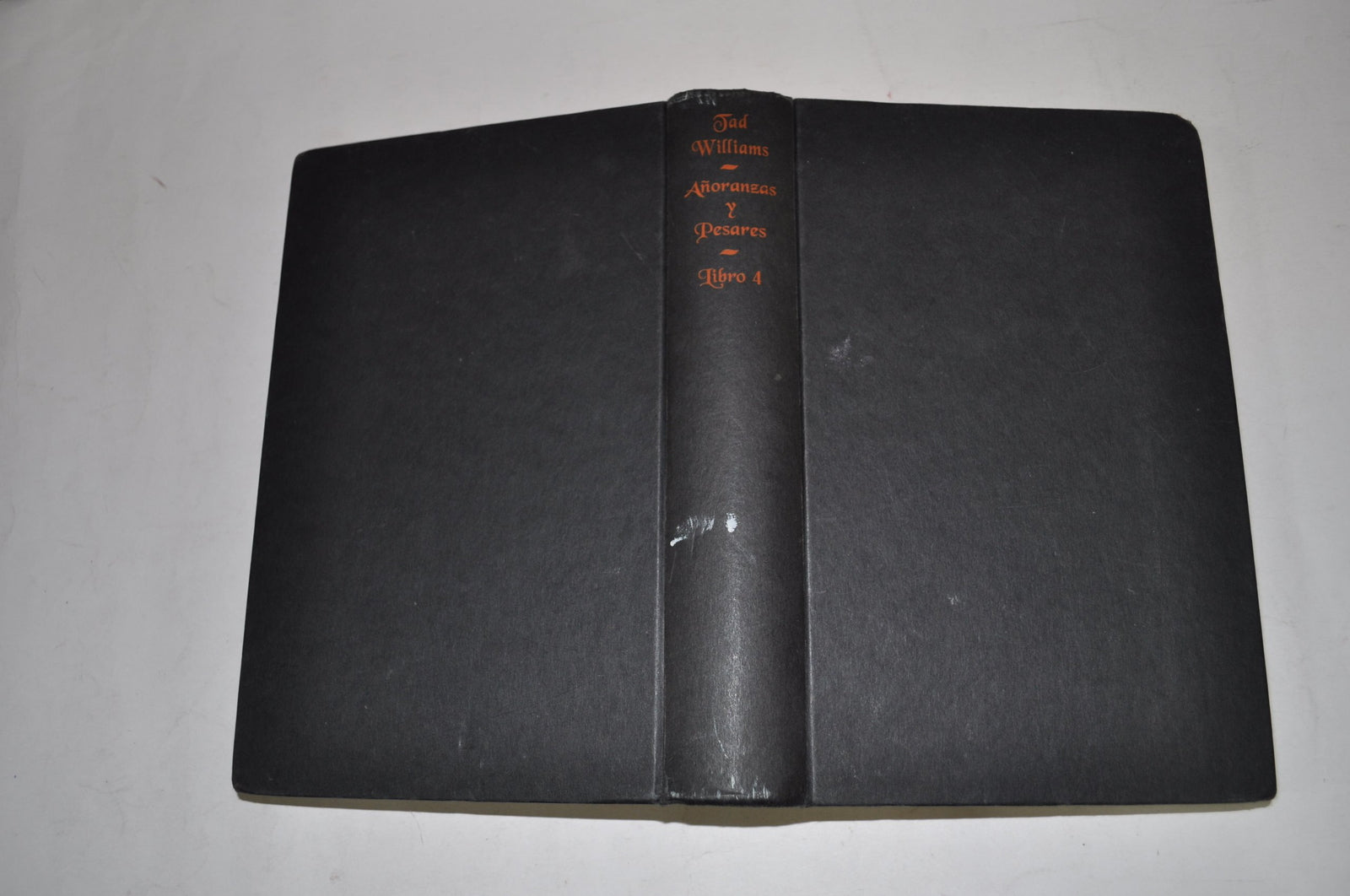 Añoranzas y Pesares. Libro 3: A través del nido de ghants. Libro 4: La Rueda.